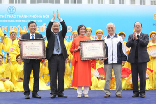 &ldquo;Đồng[-]diễn[-]thể[-]dục[-]dưỡng[-]sinh[-]c&oacute;[-]s&oacute;[-]lượng[-]người[-]cao[-]tuổi[-]tham[-]gia[-]đ&ocirc;ng[-]nhất[-]Việt[-]Nam&rdquo;